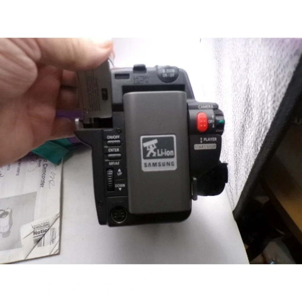 Samsung SCW71 Hi8 8mm Camcorder 400x Digital Zoom Vintage Video Camera UNTESTED